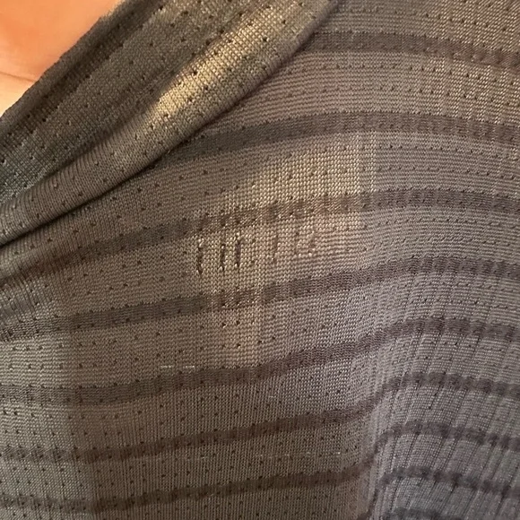 ARMANI COLLEZIONI Short Sleeve Scoop Neck Gray and Black Top - Picture 12 of 13